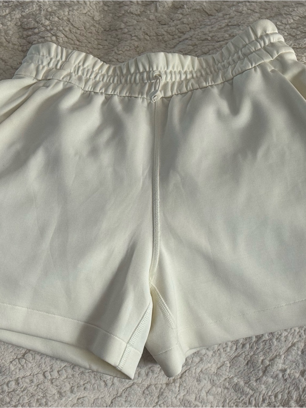 Lululemon Women's Cream Elastic-Waist Casual Shorts with Pockets